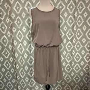 EUC Athleta Rincon Dress size Large in Gray